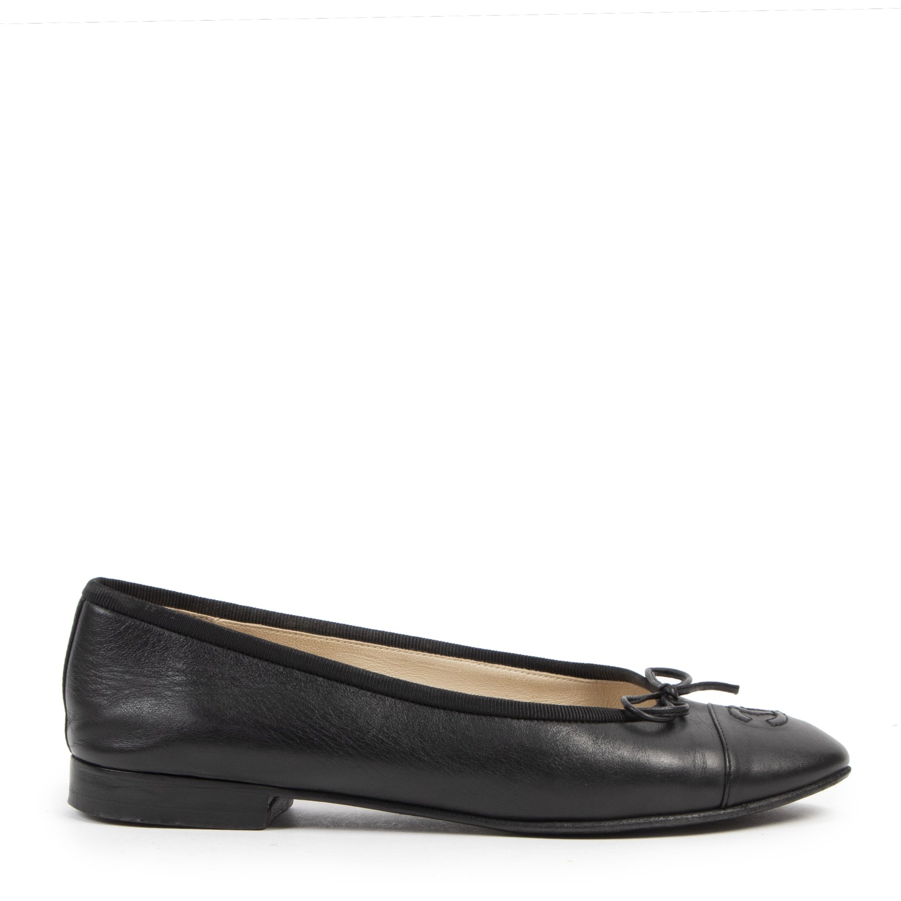 靴 CHANEL Black Leather Ballet Flats 37 Chanel Black Leather Flats - Size 37,5 – Labellov