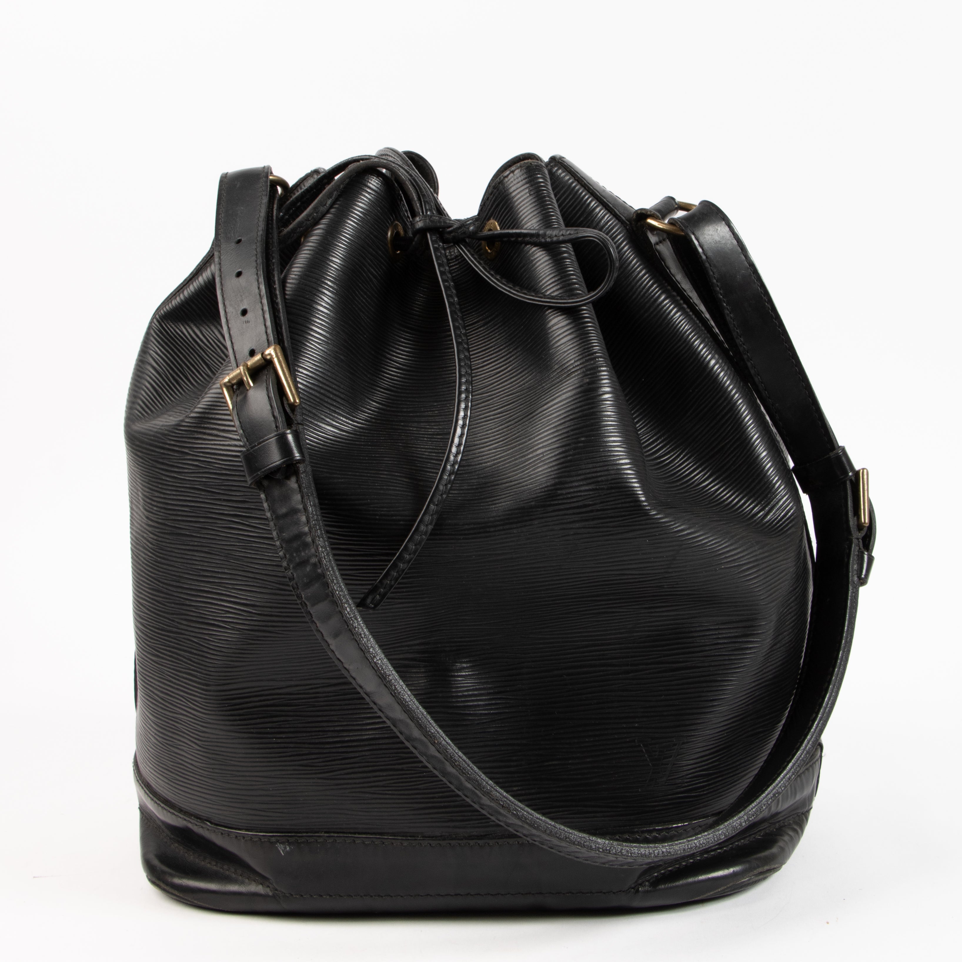 LOUIS VUITTON　ヴィエノワ エピ ブラック　ノワール Louis Vuitton Black Epi Leather Noé Bag – Labellov