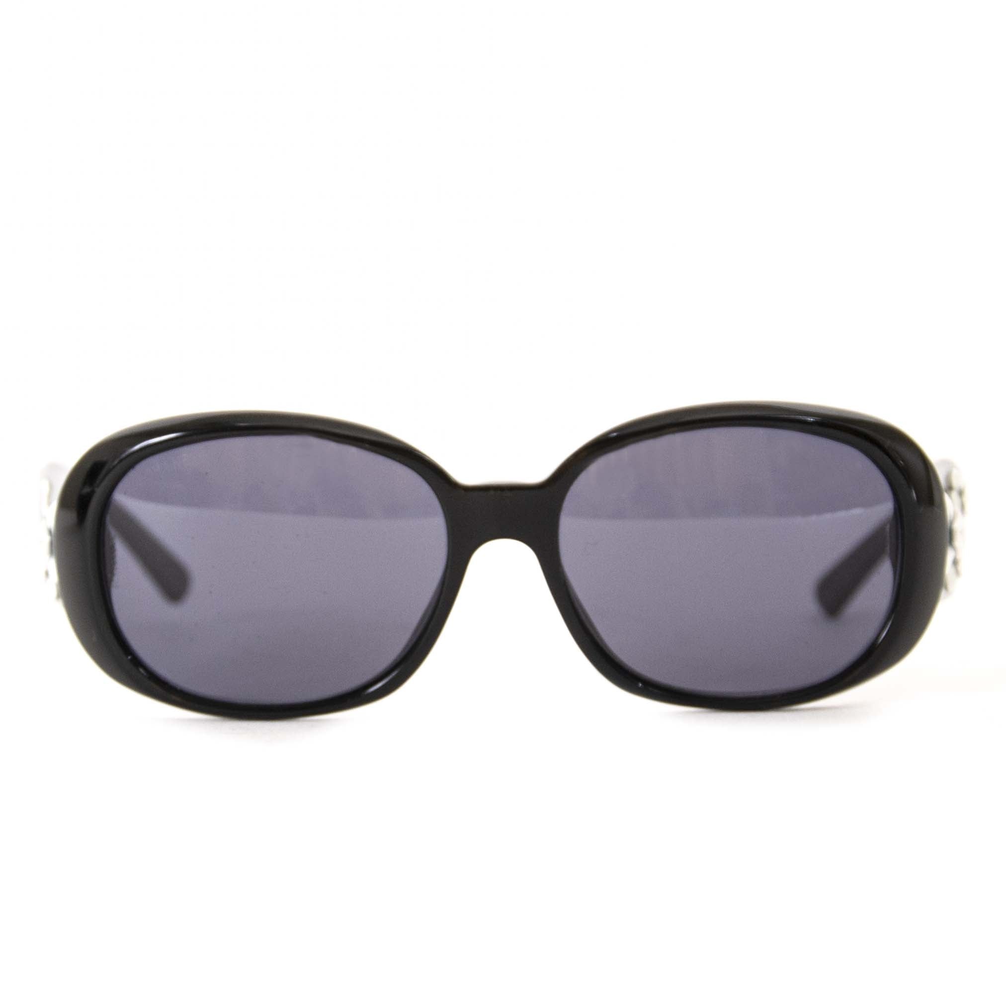 Chanel Black Frame Camellia Flower Sunglasses – Labellov