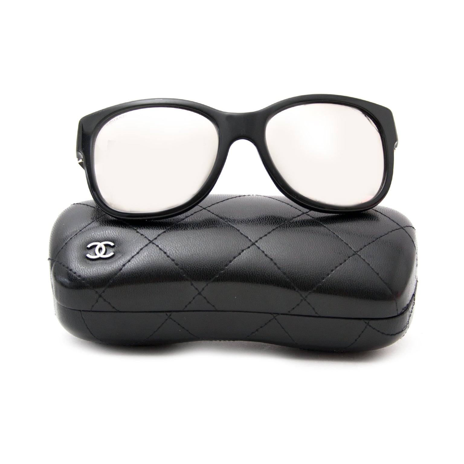 Acheter en ligne chez labellov.com pour le meilleur prix chanel lunettes de soleil
