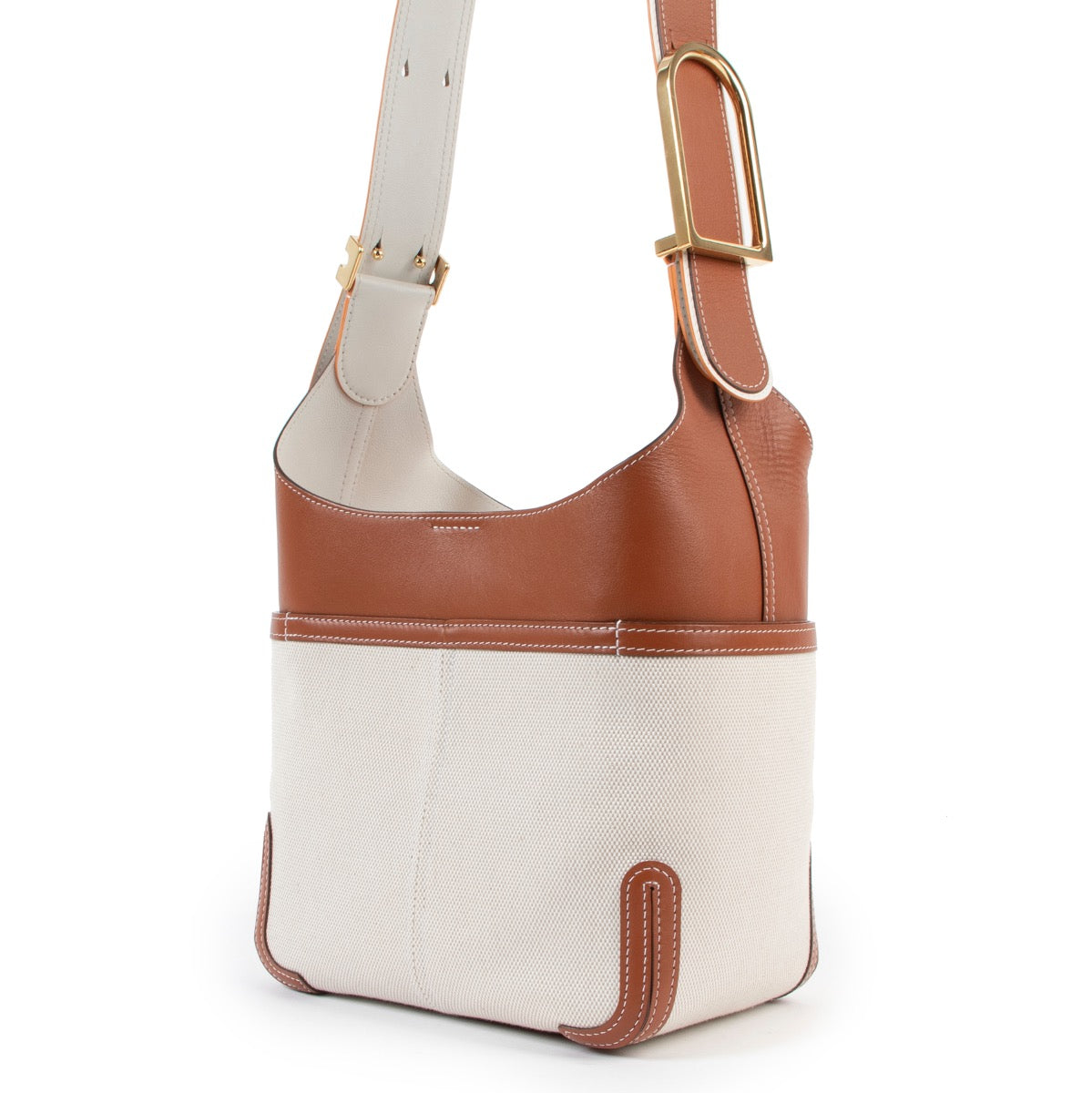 Shop safe online at Labellov in Antwerp this 100% authentic second hand Delvaux Beige So Cool Mini Crossbody Bag
