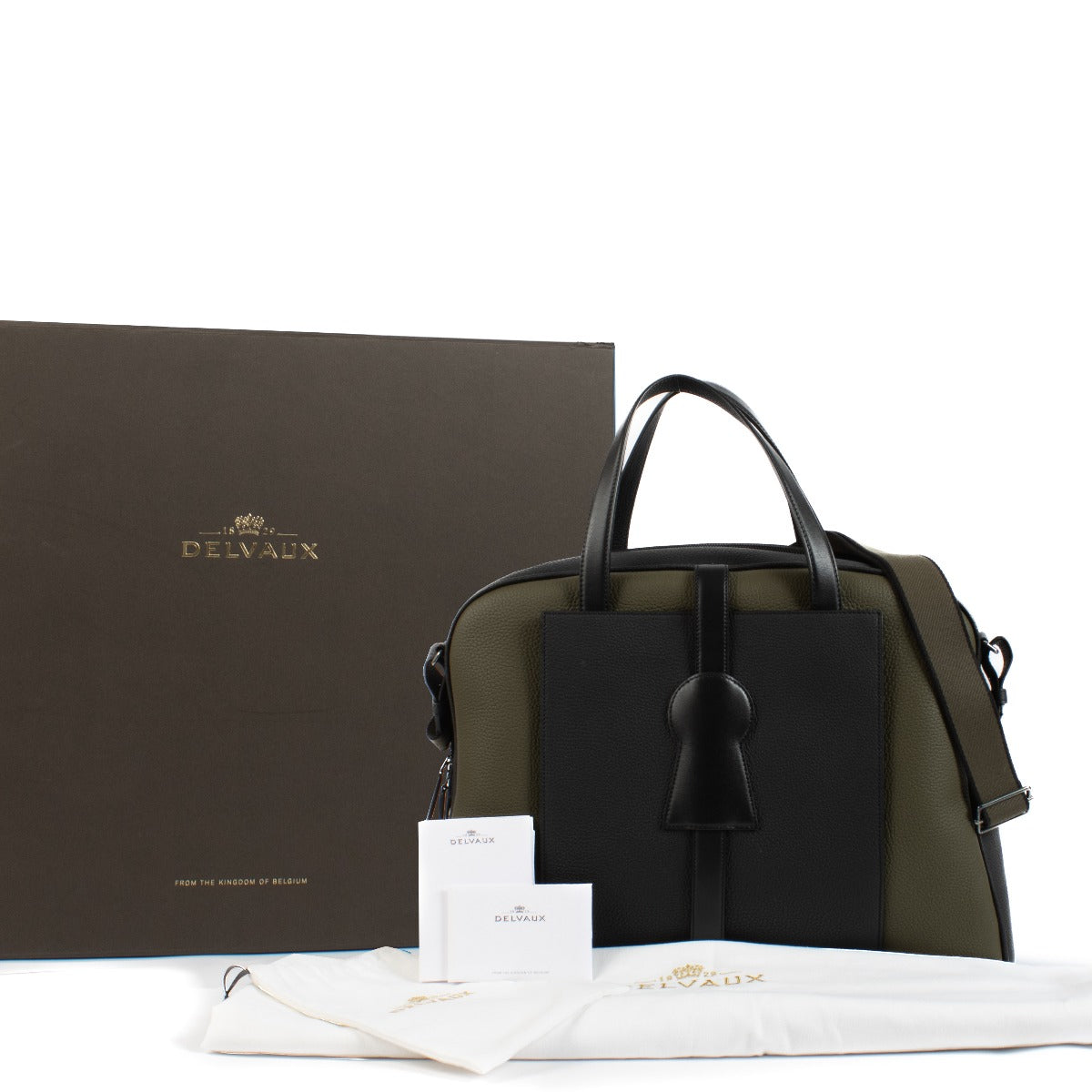 Shop safe online at Labellov in Antwerp, Brussels and Knokke this 100% authentic second hand Delvaux Kaki/Noir Taurillon Soft Magritte Do-Off Travel Bag