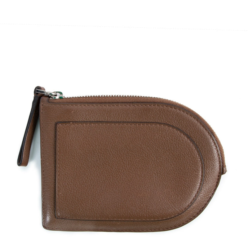 Buy online an authentic second hand Delvaux Brown D Pochette Multifonctions in very good condition at Labellov in Antwerp.