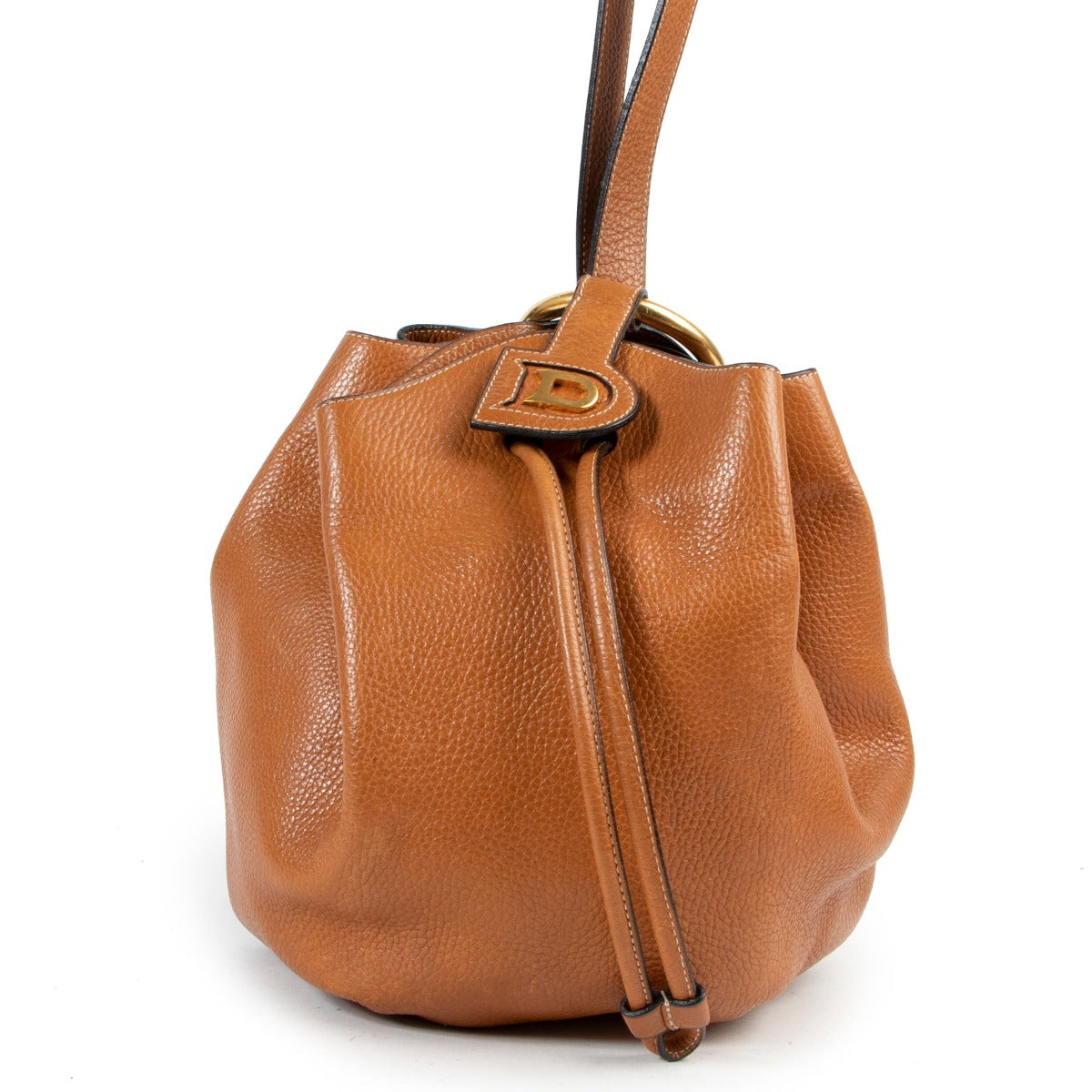 Buy authentic secondhand Delvaux bags at Labellov vintage fashion webshop for the lowest price. Koop authentieke tweedehands Delvaux tassen bij Labellov vintage mode webshop aan de laagste prijs. Koop deze Delvaux Vent des Roses Cognac Bucket Bag bij labe