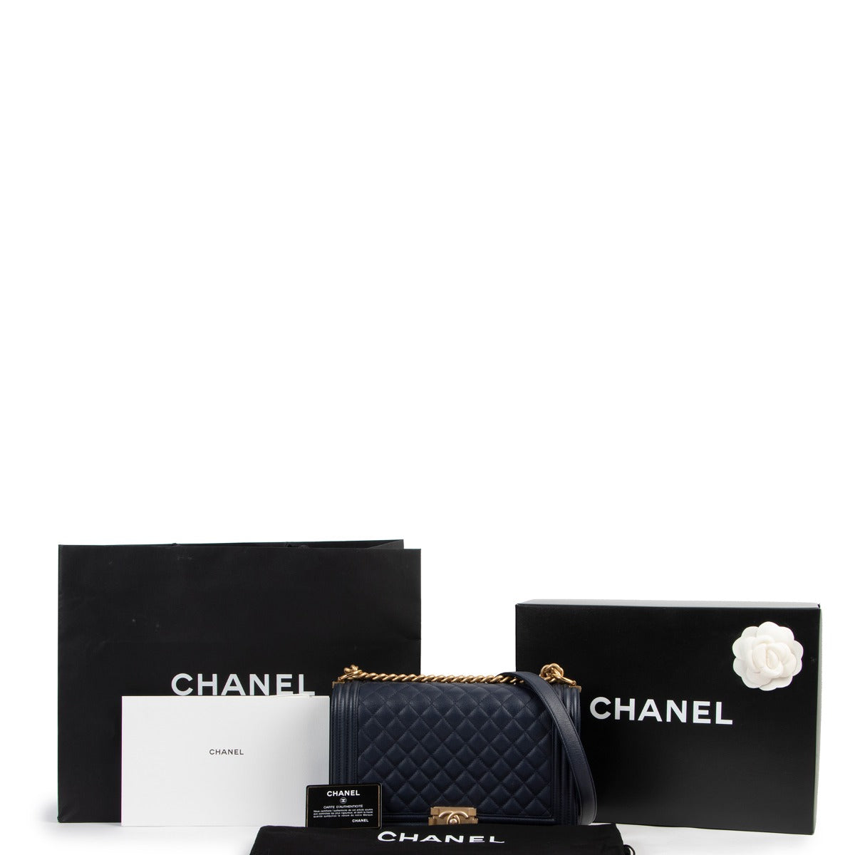 Buy this Chanel Medium Boy Blue Quilted Leather at Labellov for a reasonable price and in good condition, online or in store!