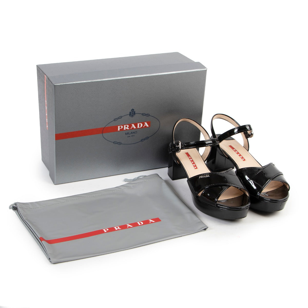Original no fake vintage Prada Black Patent Pumps in Size 37.5 now online for sale on Labellov Luxury vintage shop