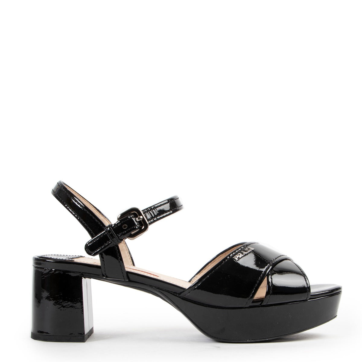 Original no fake vintage Prada Black Patent Pumps in Size 37.5 now online for sale on Labellov Luxury vintage shop