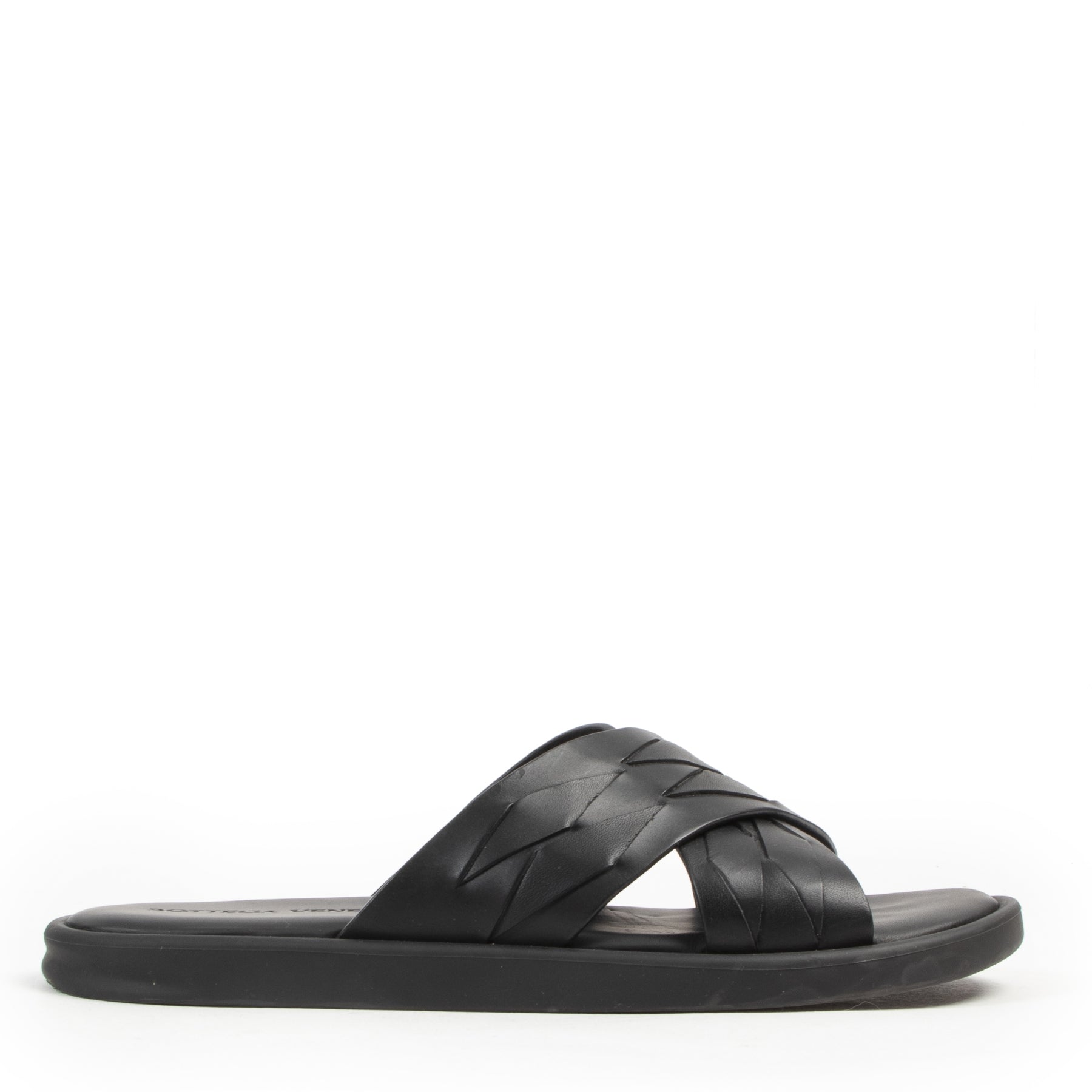 Bottega Veneta Black Sandals - Size 40. Authentieke tweedehands Bottega Veneta schoenen bij LabelLOV Antwerpen. Authentique seconde-main luxury en ligne webshop LabelLOV. Authentic preloved Bottega Veneta shoes at LabelLOV Antwerp.