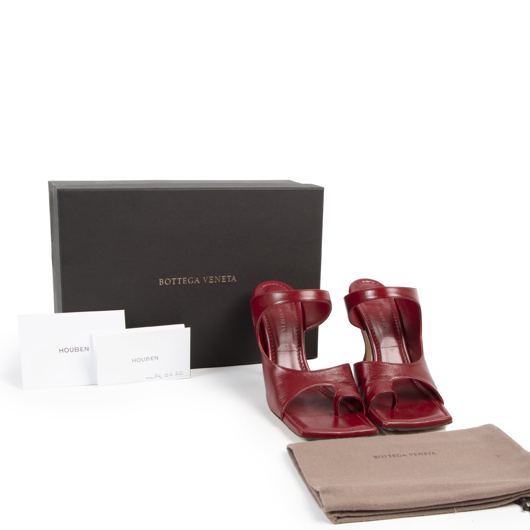 100% authentic Bottega Veneta Red Leather Mules for the best price at Labellov