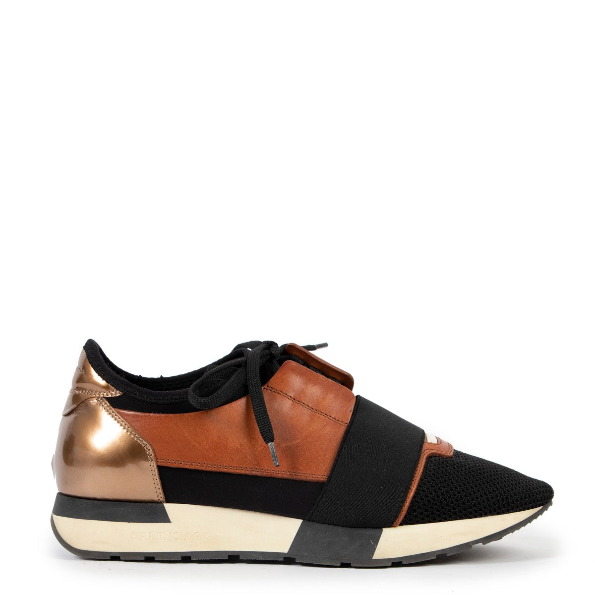 Balenciaga Race Runner Black Brown Sneakers - Size 39 available at Labellov Luxury in store but also online at our webshop. Come by at our showroom in Antwerp.