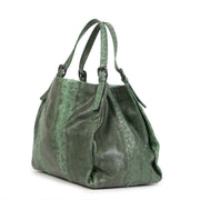 Buy authentic secondhandBottega Veneta Green Python Shoulder Bag at the right price at LabelLOV vintage webshop. Safe and secure online shopping. Koop authentieke tweedehands Bottega Veneta Green Python Shoulder Bag met de juiste prijs bij LabelLOV