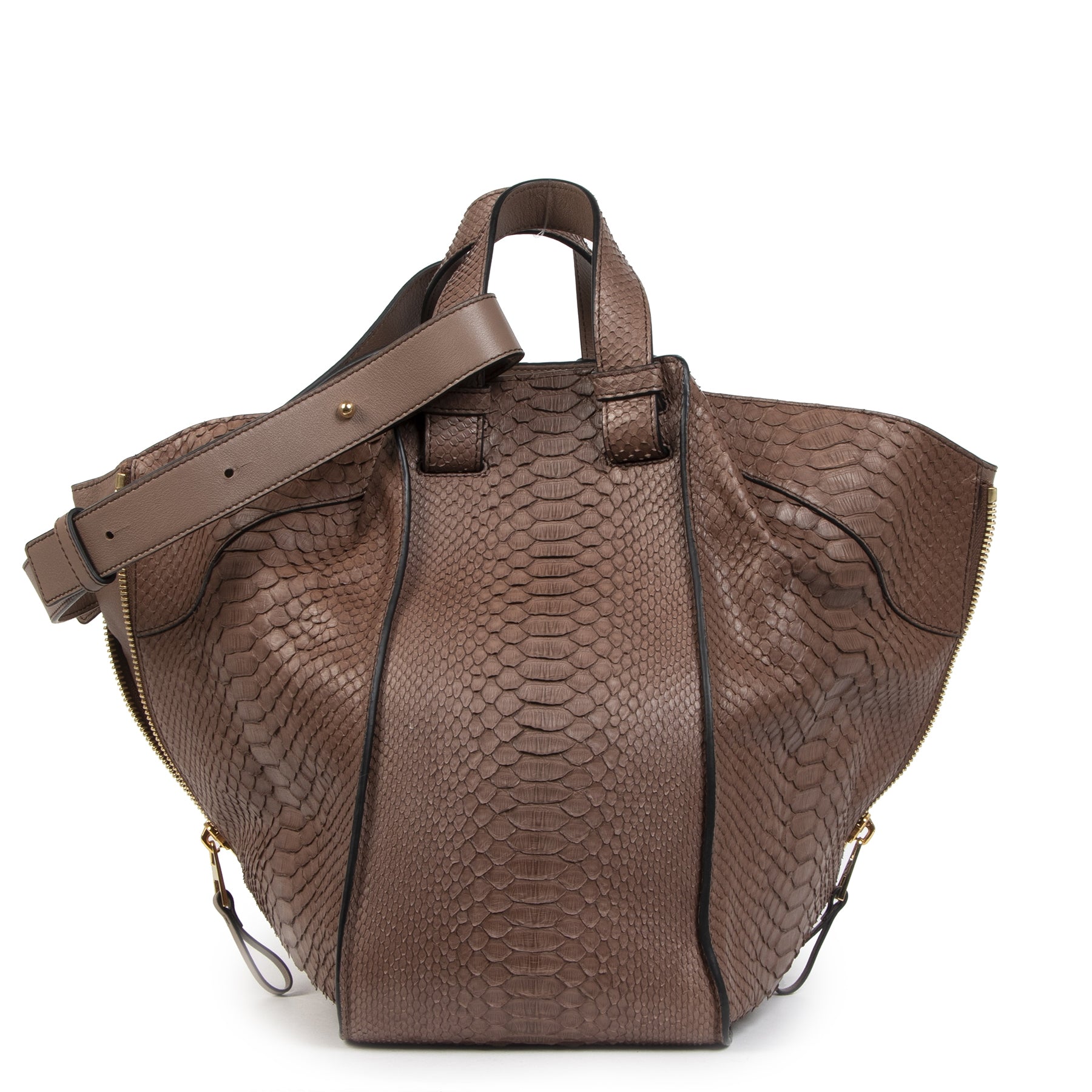 Buy authentic secondhand Loewe Hammock Brown Python Large Tote Bag at the right price at LabelLOV vintage webshop. Safe and secure online shopping. Koop authentieke tweedehands Loewe Hammock Brown Python Large Tote Bag met de juiste prijs bij LabelLOV