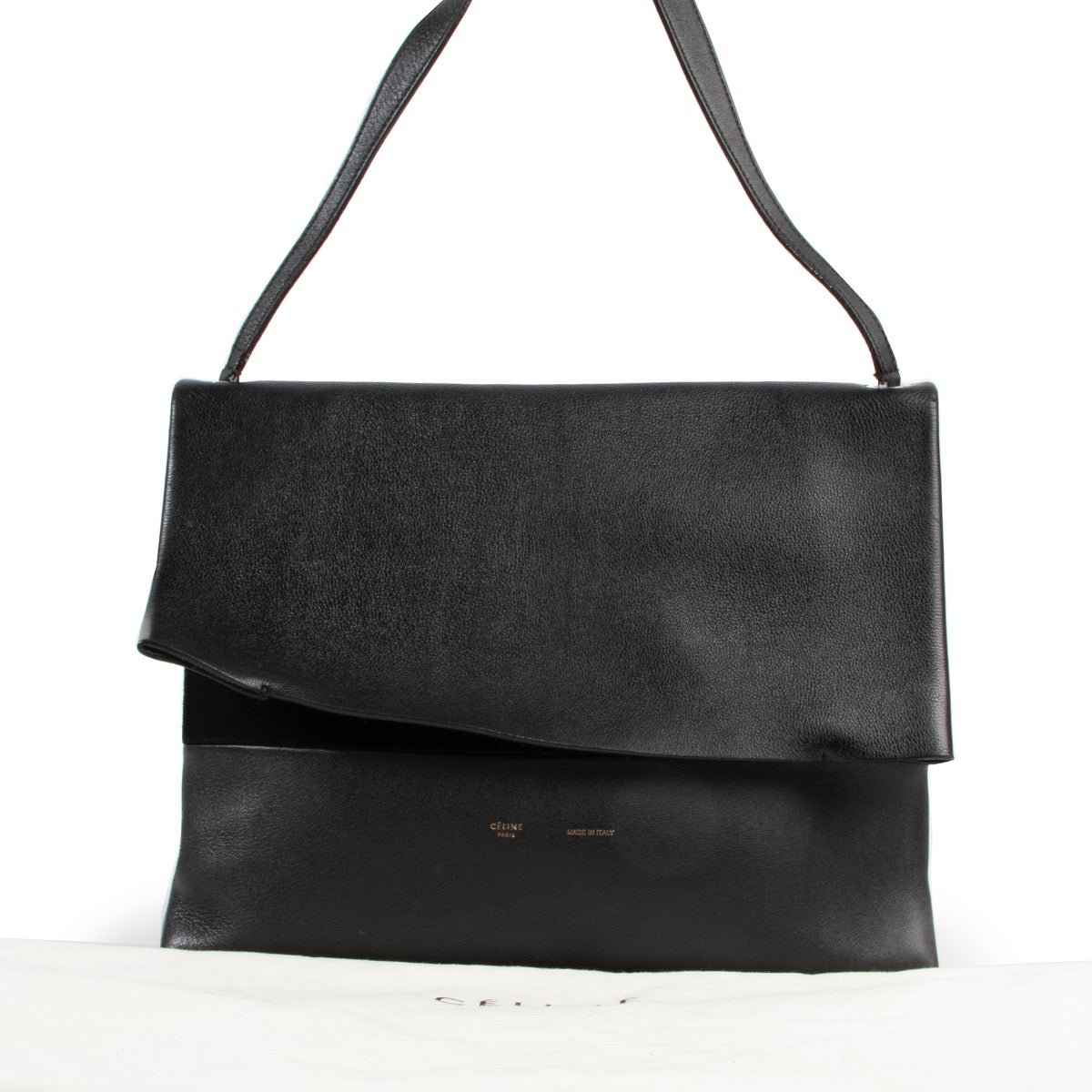 Veilig online kopen van een authentieke tweedehands Céline zwart All Soft schoudertas handtas bij Labellov.com.