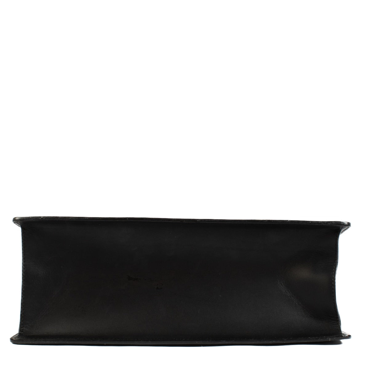 Shop safe online at Labellov in Antwerp, Brussels and Knokke this 100% authentic second hand Gucci Black Sylvie Medium Top Handle Bag