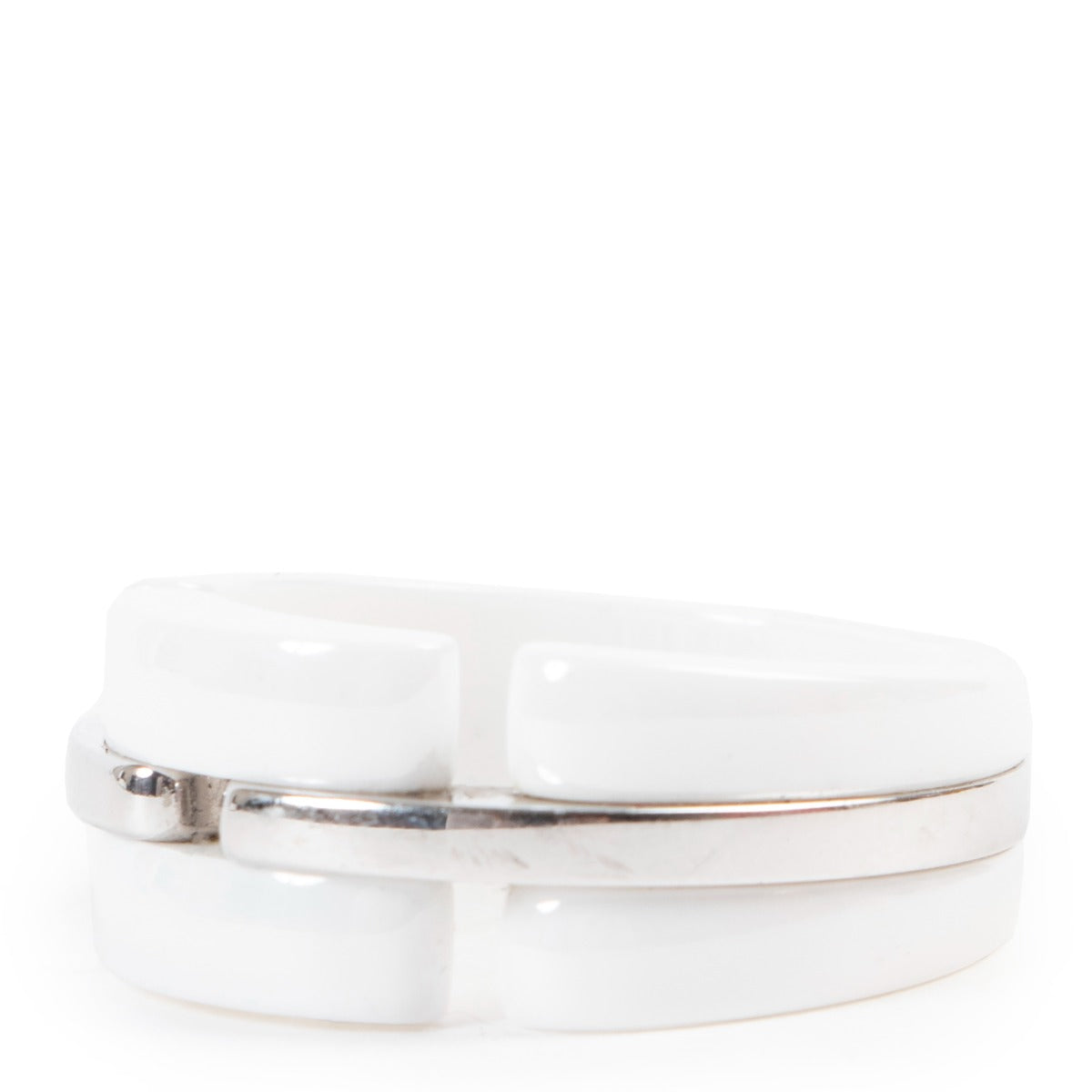 Shop authentic second hand designer vintage luxury Chanel Ultra White Ceramic 18K White Gold Ring at Labellov.