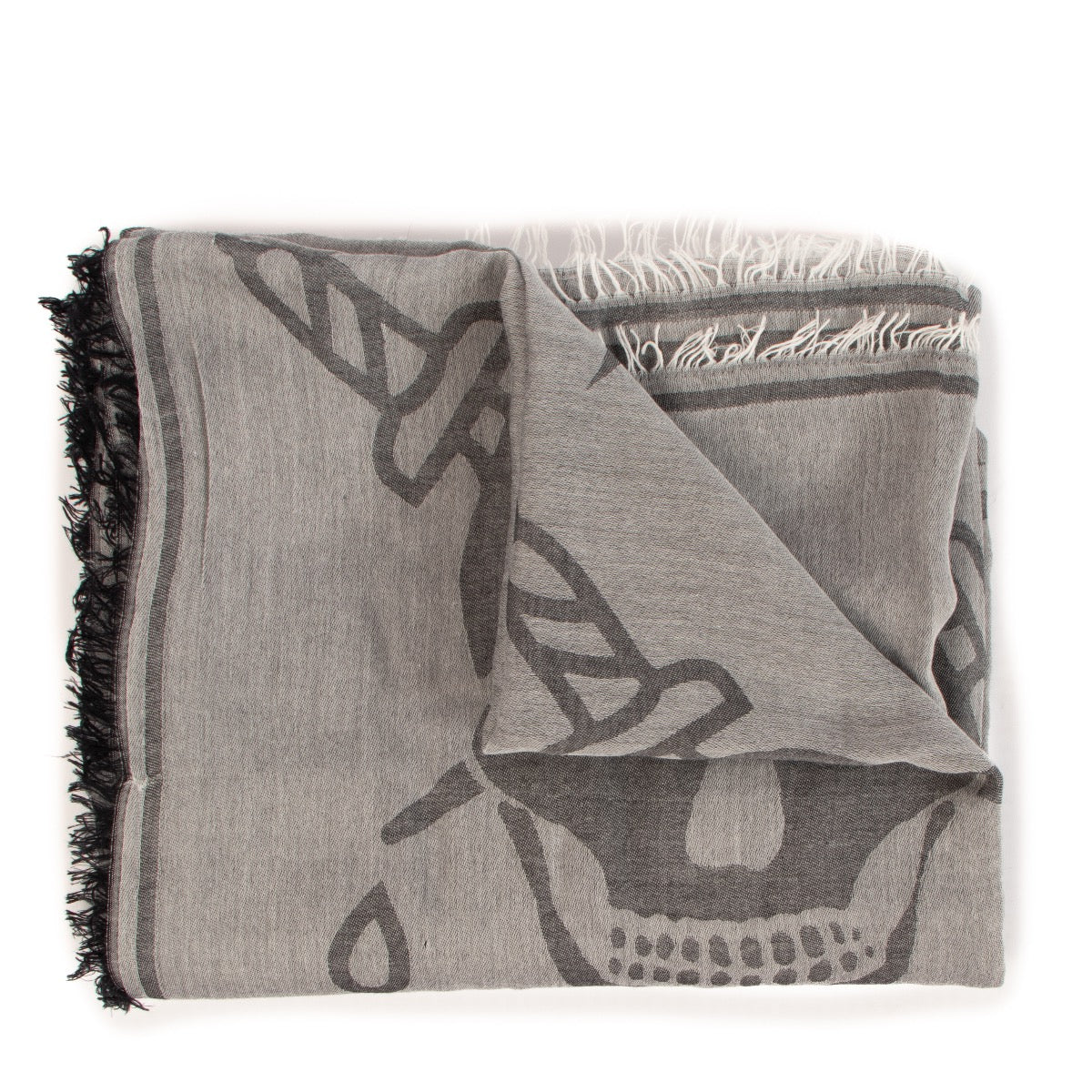 Shop safe online at Labellov in Antwerp, Brussels and Knokke this 100% authentic second hand Alexander McQueen Grey Skull Scarf