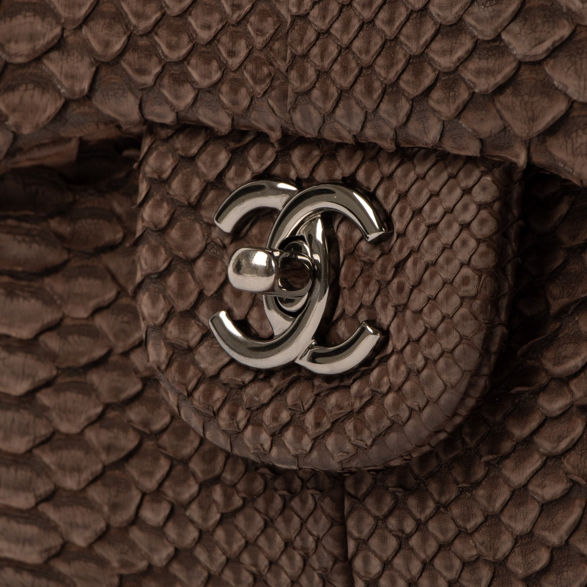 Sac Chanel Grand Classique à Rabat en Python Taupe