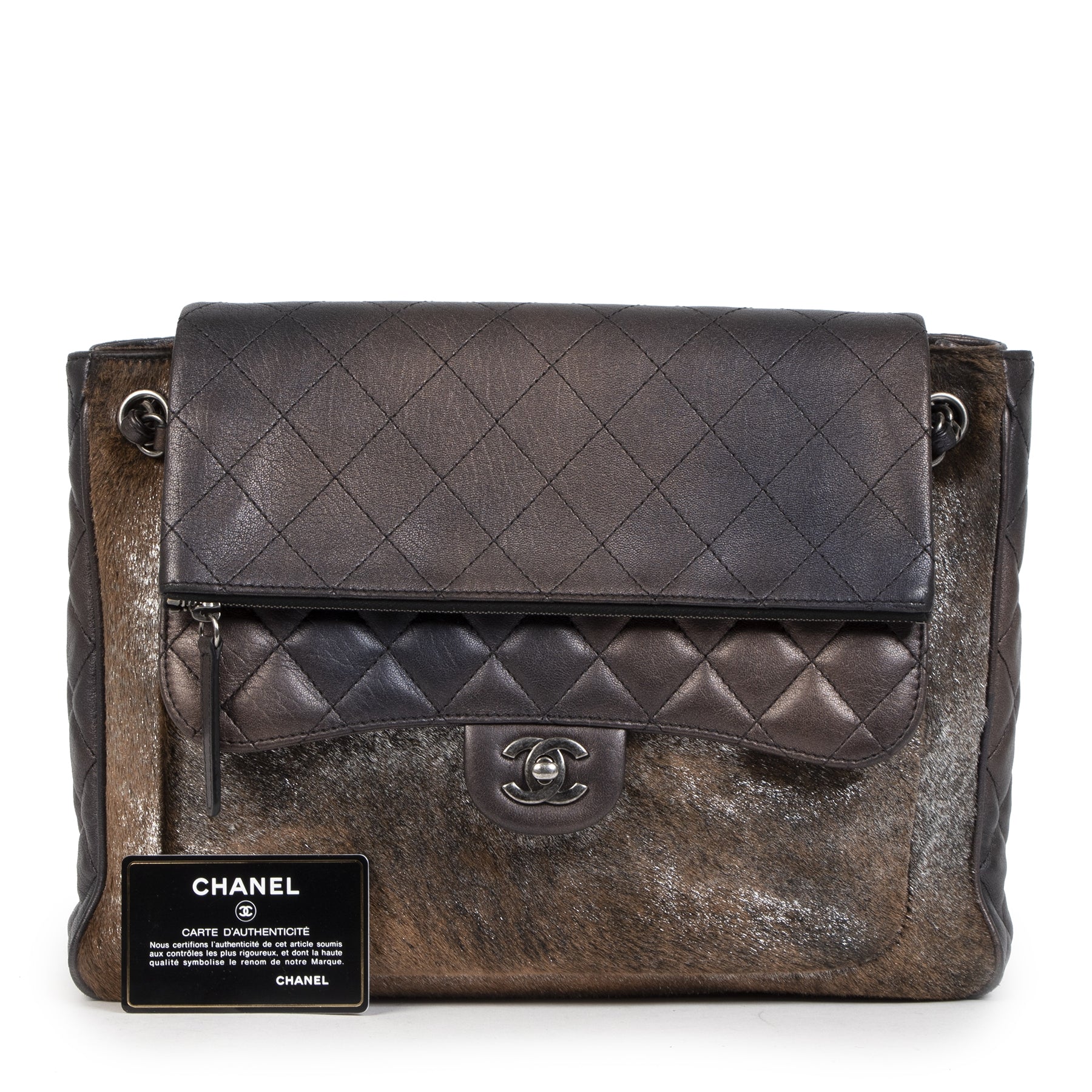 Buy authentic secondhand Chanel Paris-Salzburg Quilted Flap Metallic Lambskin And Pony Hair Large Shoulder Bag at the right price at LabelLOV vintage webshop. Safe and secure online shopping. Koop authentieke tweedehands CChanel Paris-Salzburg Quilted Fla