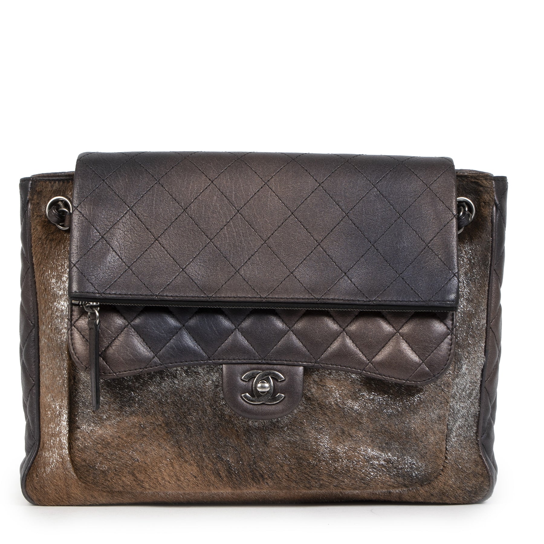 Buy authentic secondhand Chanel Paris-Salzburg Quilted Flap Metallic Lambskin And Pony Hair Large Shoulder Bag at the right price at LabelLOV vintage webshop. Safe and secure online shopping. Koop authentieke tweedehands CChanel Paris-Salzburg Quilted Fla