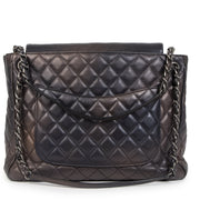 Buy authentic secondhand Chanel Paris-Salzburg Quilted Flap Metallic Lambskin And Pony Hair Large Shoulder Bag at the right price at LabelLOV vintage webshop. Safe and secure online shopping. Koop authentieke tweedehands CChanel Paris-Salzburg Quilted Fla