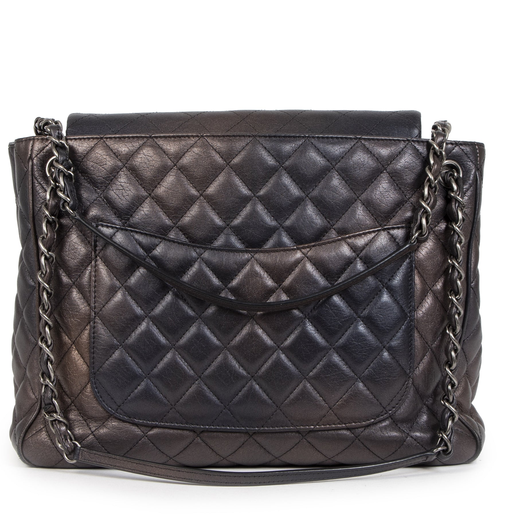 Buy authentic secondhand Chanel Paris-Salzburg Quilted Flap Metallic Lambskin And Pony Hair Large Shoulder Bag at the right price at LabelLOV vintage webshop. Safe and secure online shopping. Koop authentieke tweedehands CChanel Paris-Salzburg Quilted Fla