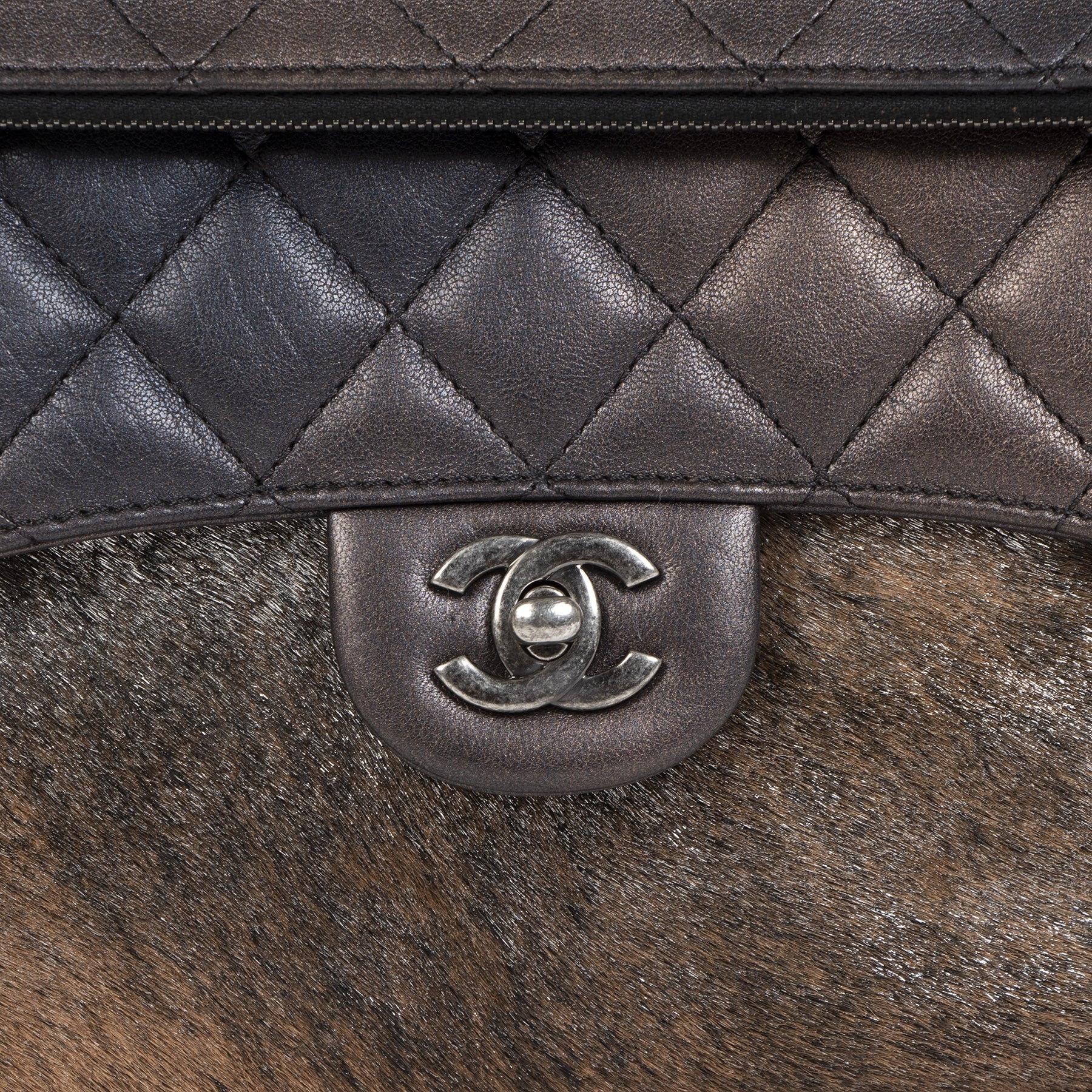 Buy authentic secondhand Chanel Paris-Salzburg Quilted Flap Metallic Lambskin And Pony Hair Large Shoulder Bag at the right price at LabelLOV vintage webshop. Safe and secure online shopping. Koop authentieke tweedehands CChanel Paris-Salzburg Quilted Fla