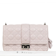 Buy authentic secondhand Dior Miss Dior Pale Pink Cannage Quilted Lambskin Leather Medium Flap Bag at the right price at LabelLOV vintage webshop. Safe and secure online shopping. Koop authentieke tweedehands Dior Miss Dior Pale Pink Cannage Quilted Lambs