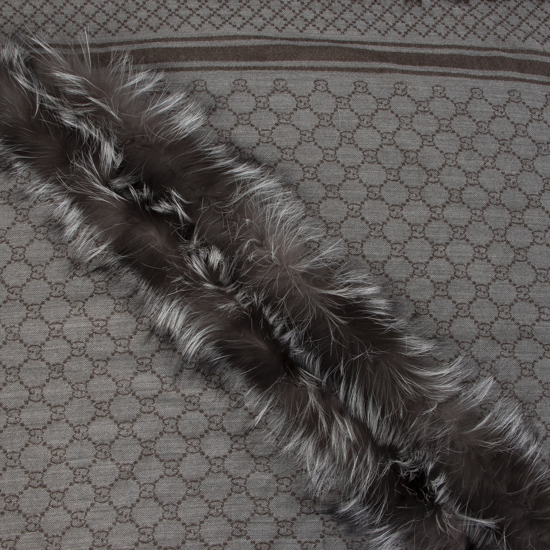 Authentieke tweedehands vintage Gucci Survie Monogram Wool Fur Scarf koop online webshop LabelLOV
