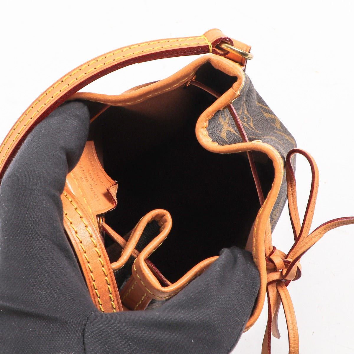 Sac Nano Noé Monogram Canvas de Louis Vuitton