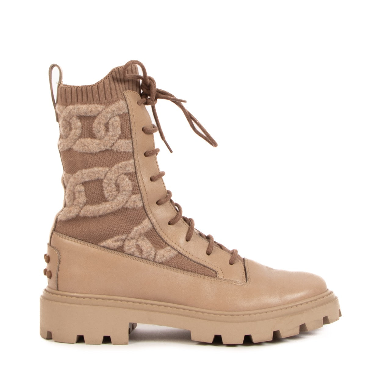 Shop safe online at Labellov in Antwerp, Brussels and Knokke these 100% authentic second hand Tods Beige Kate Combat Boots - size 37