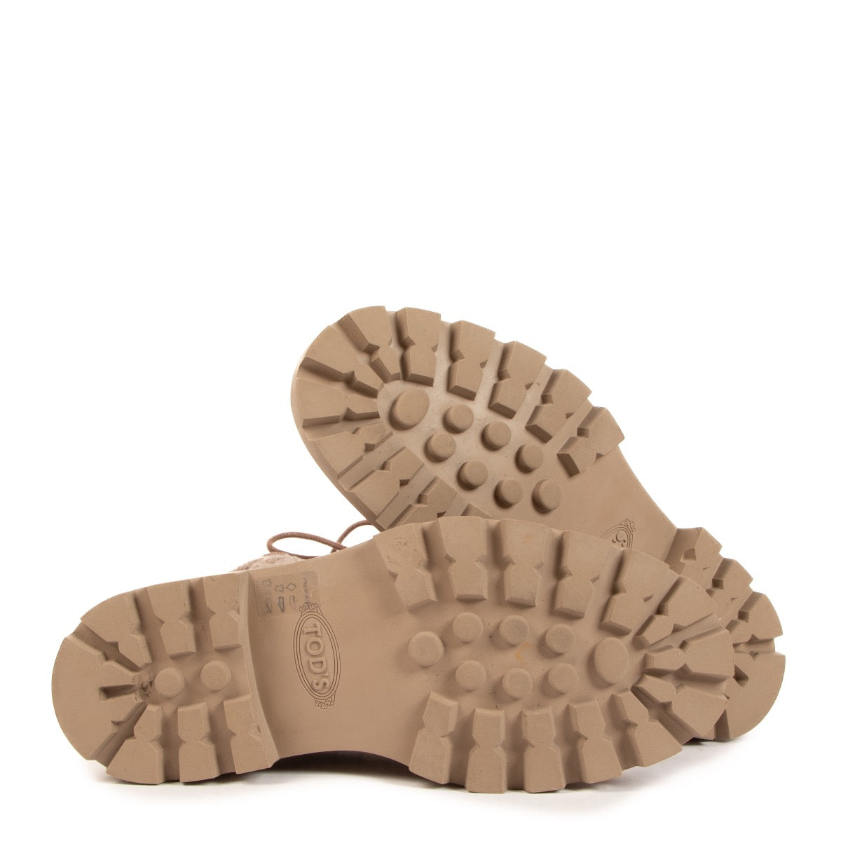 Shop safe online at Labellov in Antwerp, Brussels and Knokke these 100% authentic second hand Tods Beige Kate Combat Boots - size 37