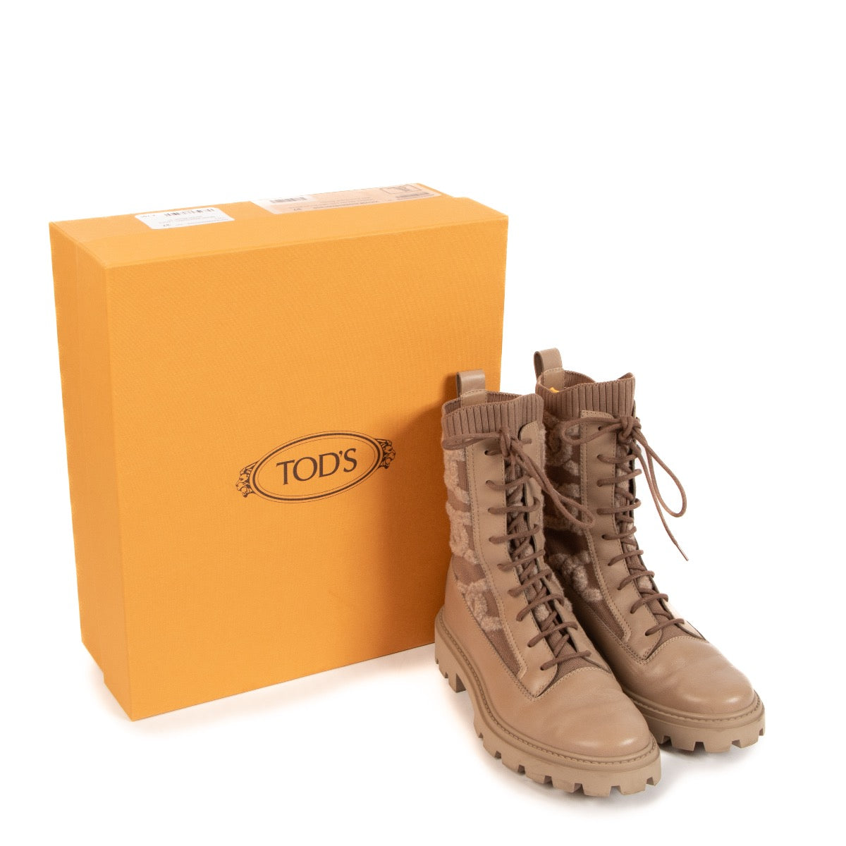Shop safe online at Labellov in Antwerp, Brussels and Knokke these 100% authentic second hand Tods Beige Kate Combat Boots - size 37