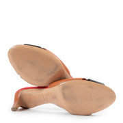 Buy authentic secondhand Céline pumps at Labellov vintage fashion webshop for the lowest price. Koop authentieke tweedehands Céline pumps bij Labellov vintage mode webshop aan de laagste prijs.
