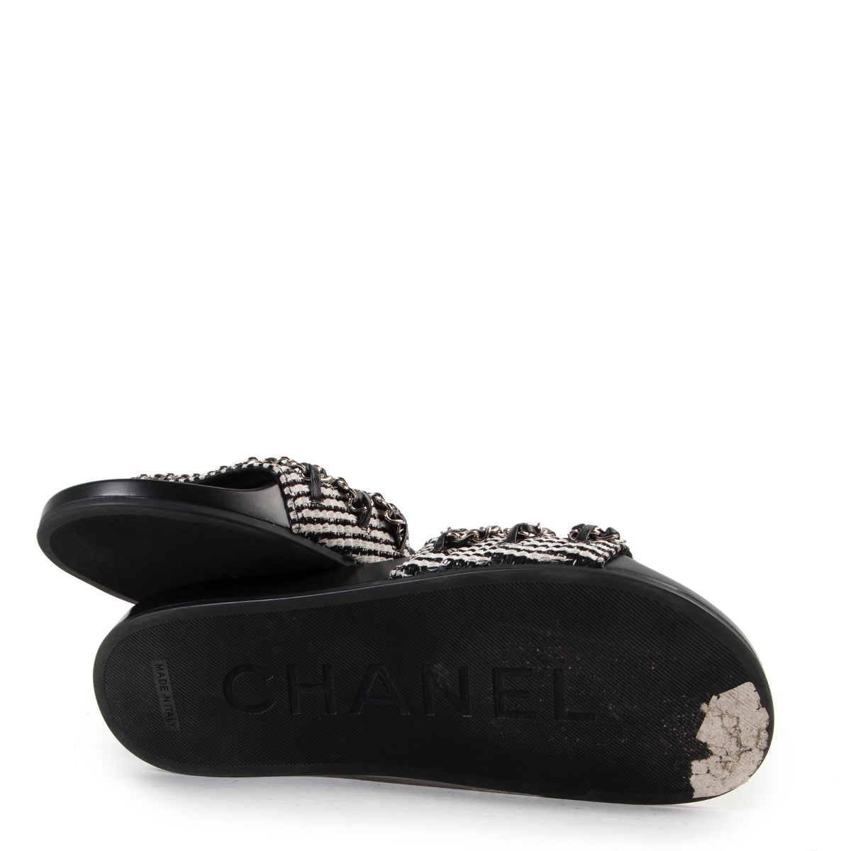 Buy authentic shoes at Labellov fashion webshop or in store.