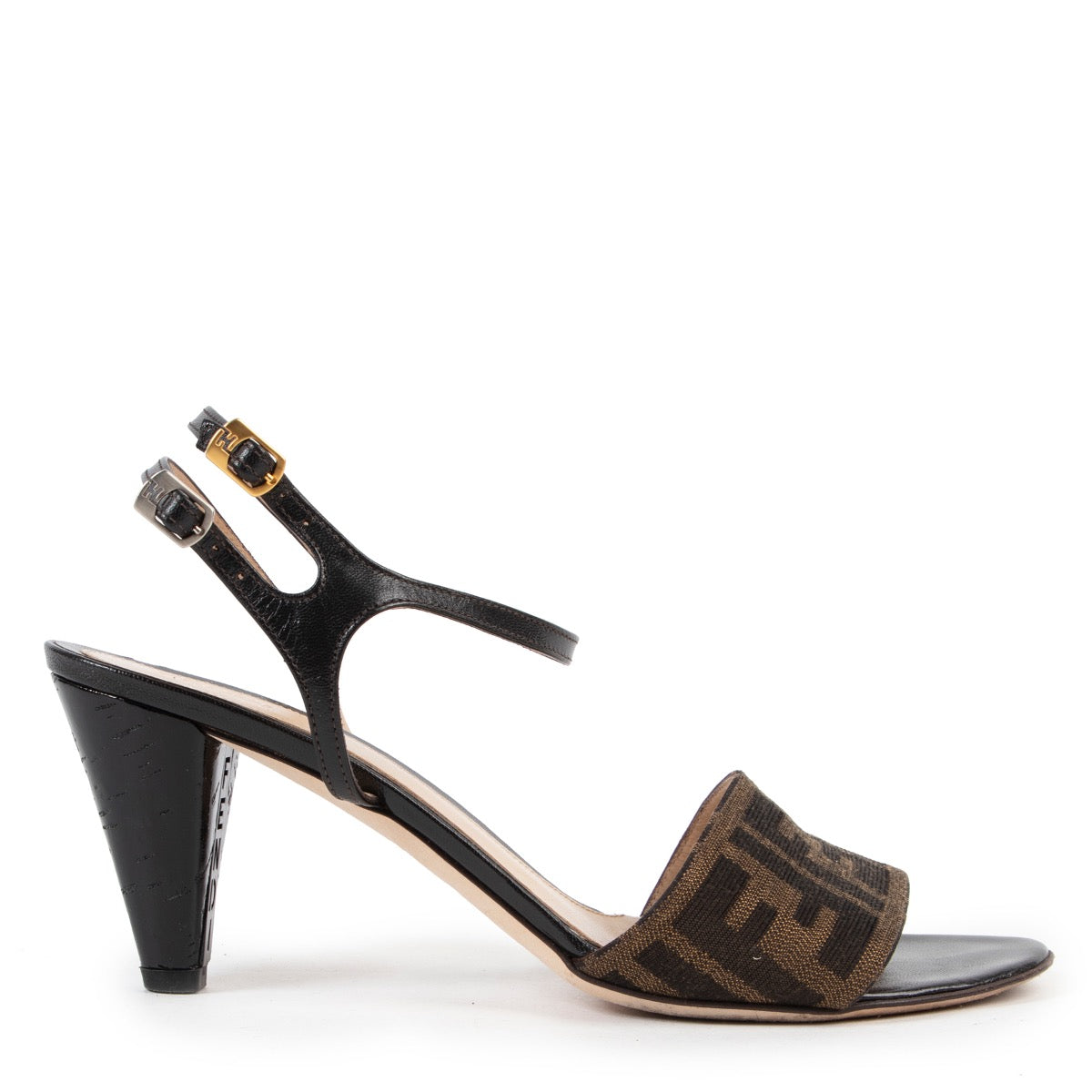 Shop safe online authentic second hand Fendi Black Pumps in Size 38,5 at Labellov.com.