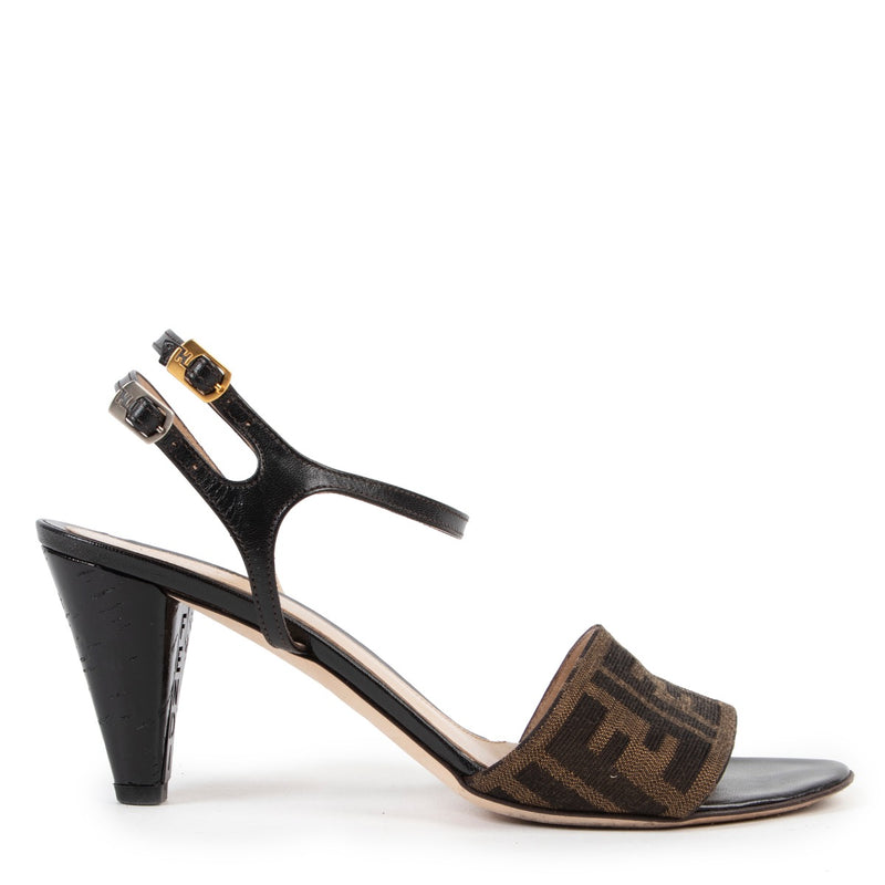 Shop safe online authentic second hand Fendi Black Pumps in Size 38,5 at Labellov.com.