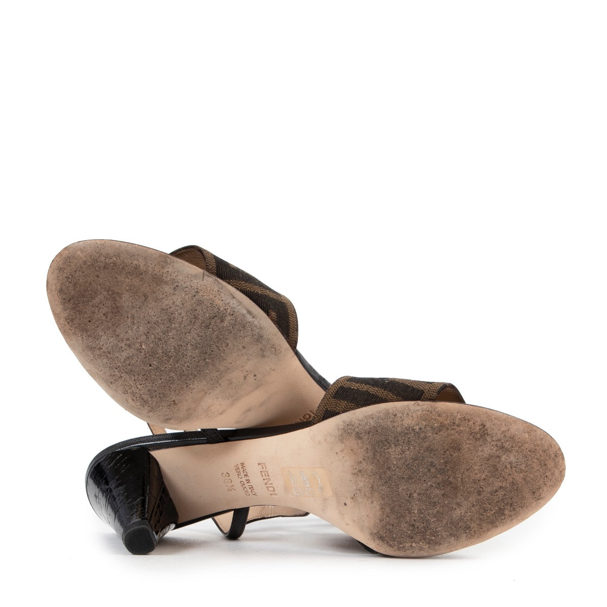 Achetez en ligne second main ces chaussures Fendi noir en taille 38,5.