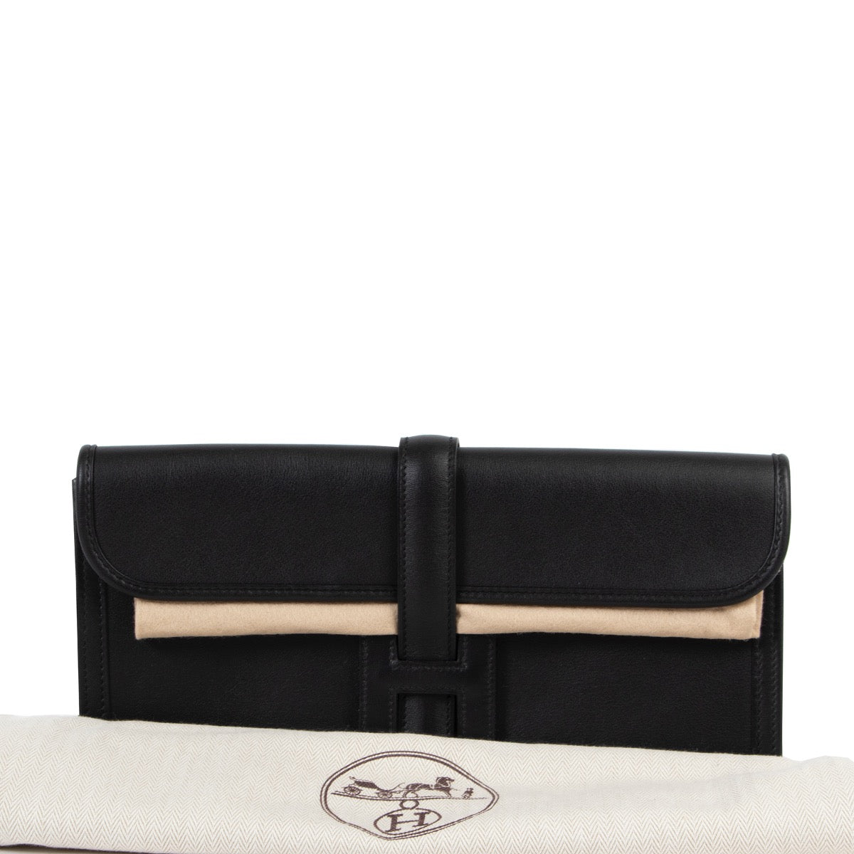 Shop safe online at Labellov in Antwerp this 100% authentic second hand Hermès Jige Elan 29 Black Clutch