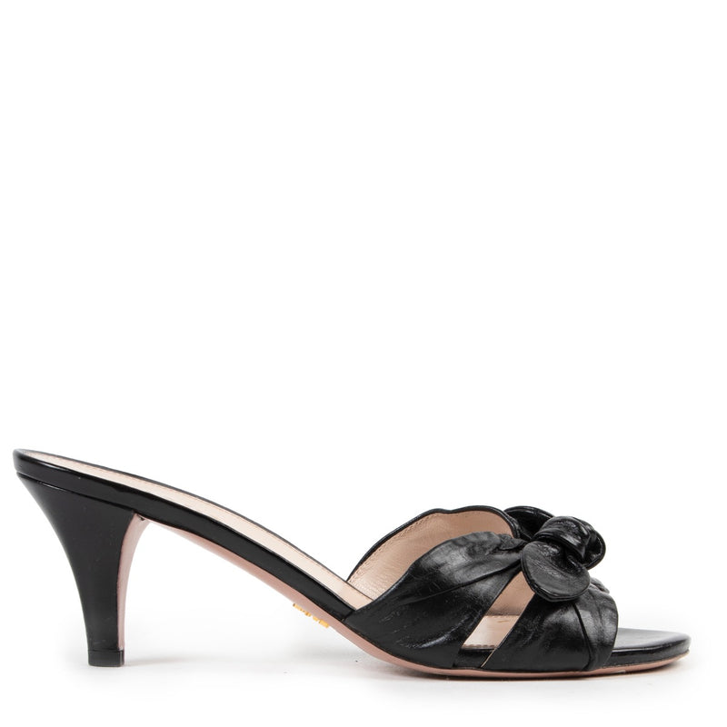 Shop safe online authentic Prada Black Leather Pumps in Size 39.