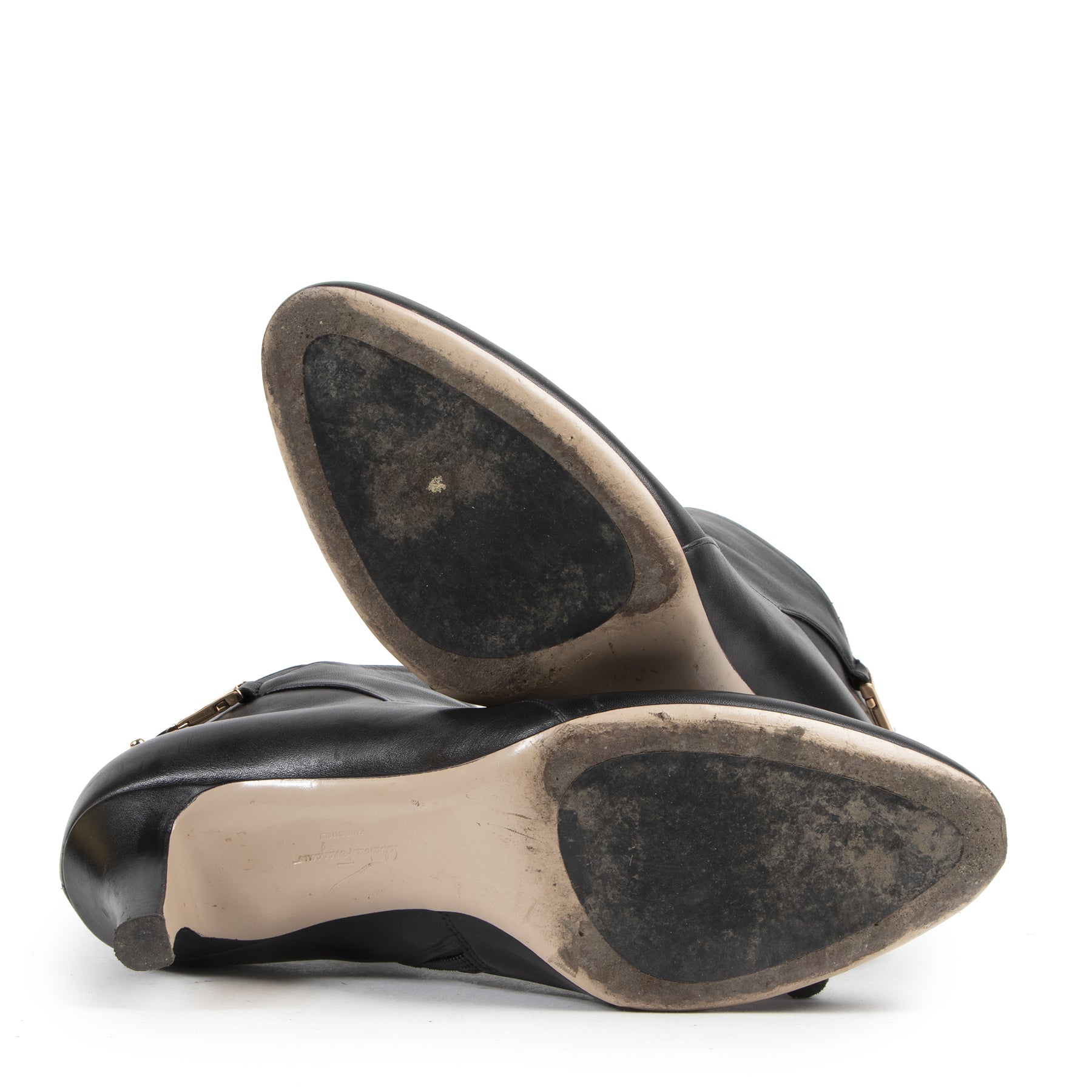 Authentic secondhand Salvatore Ferragamo shoes vintage webshop LabelLOV designer luxury designer safe secure online shopping