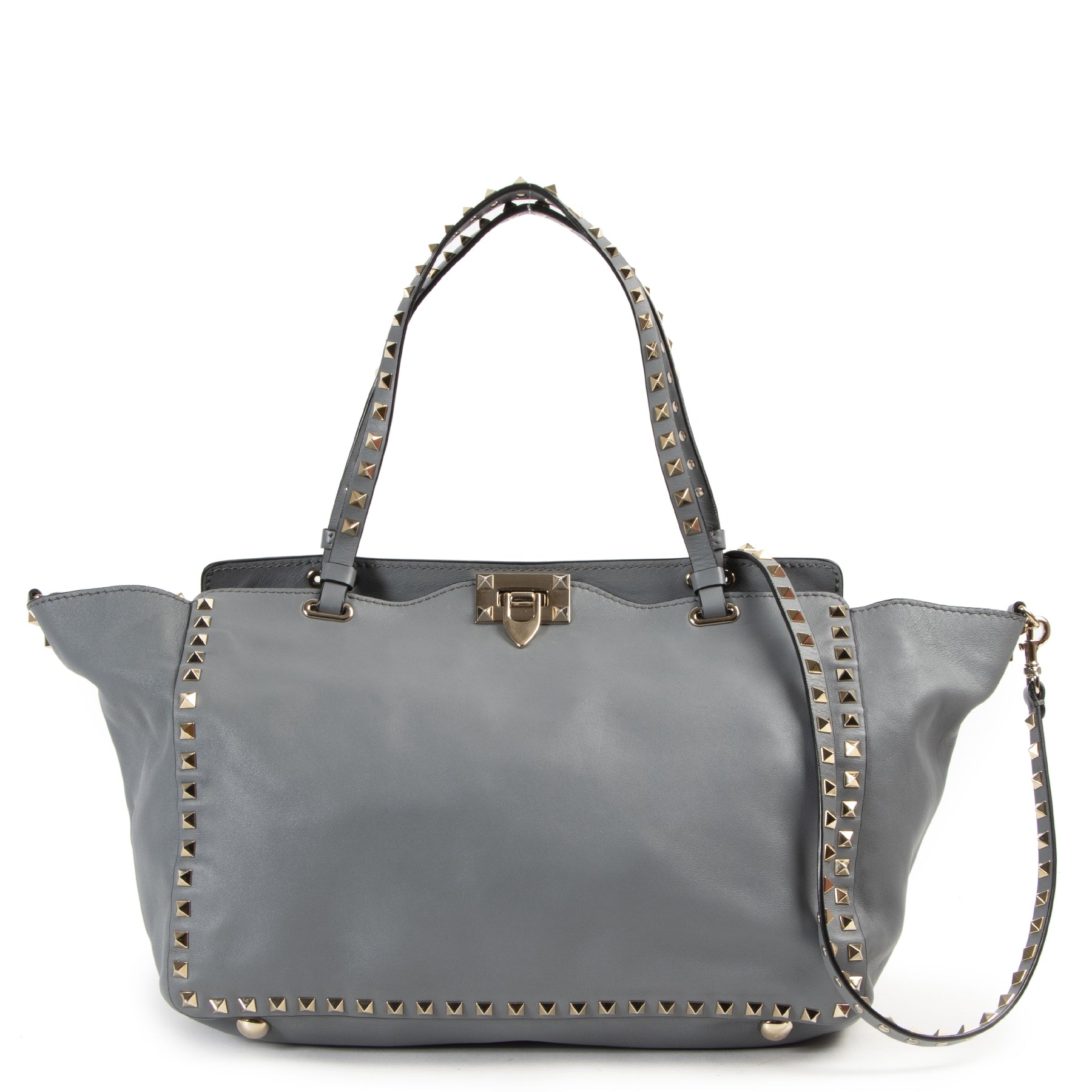 Valentino Garavani Blue Rockstud Shopper. Authentieke tweedehands Valentino Garavani handtassen bij LabelLOV Antwerpen. Authentique seconde-main luxury en ligne webshop LabelLOV. Authentic preloved Valentino Garavani handbags at LabelLOV Antwerp.
