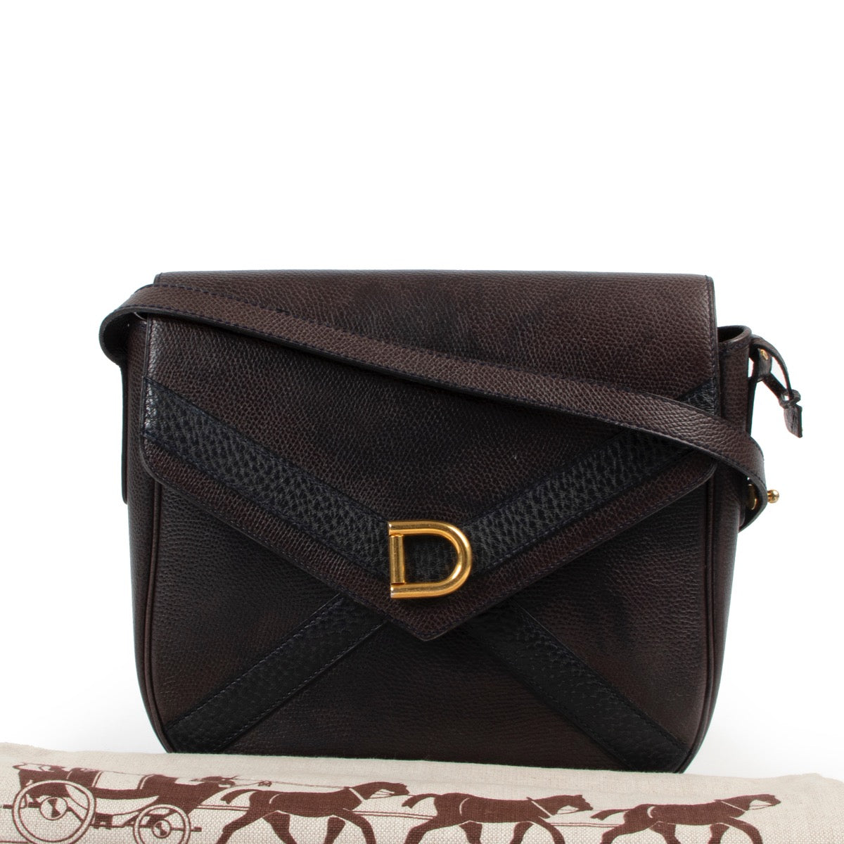 Shop safe online brown Delvaux crossbody bag. Brown Delvaux crossbody bag in good condition, Preloved Delvaux bag in good condition.