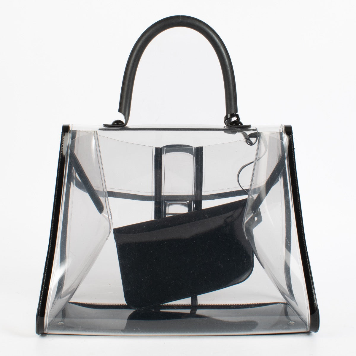 Shop the authentic Delvaux Vinyl Brillant X-Ray Bag second hand on Labellov.com.