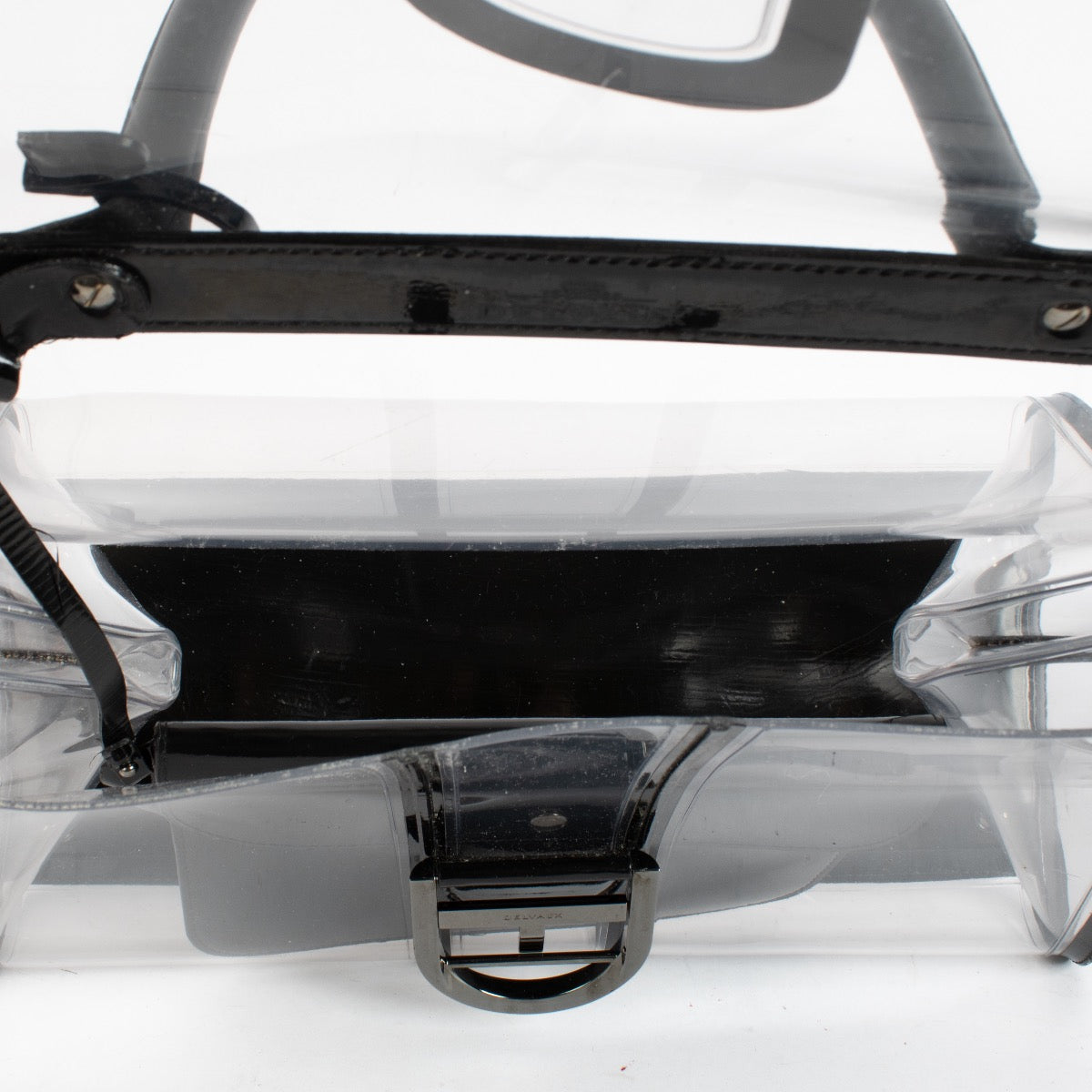 Shop the authentic Delvaux Vinyl Brillant X-Ray Bag second hand on Labellov.com.