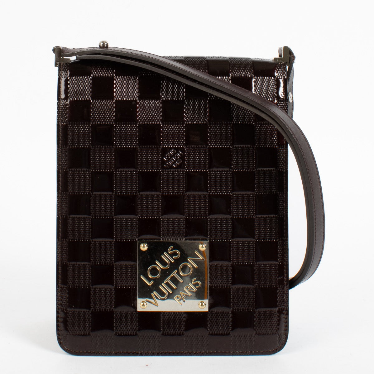 Shop the authentic Louis Vuitton Damier Vernis Cabaret Bag second hand on Labellov.com.