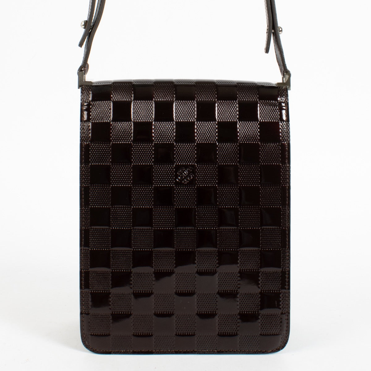 Shop the authentic Louis Vuitton Damier Vernis Cabaret Bag second hand on Labellov.com.