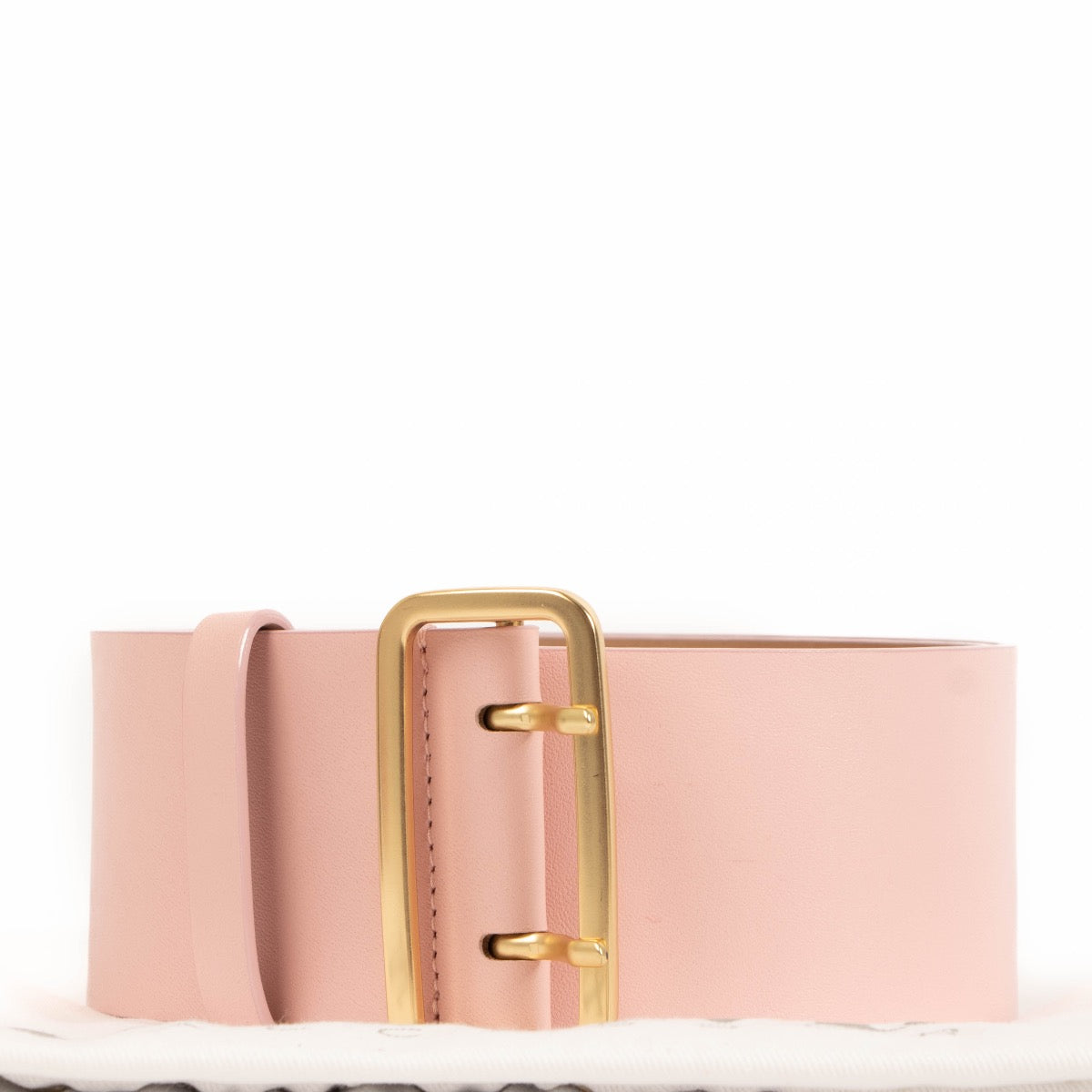 Shop safe online at Labellov in Antwerp this 100% authentic second hand Max Mara Pink Leather Belt - size S