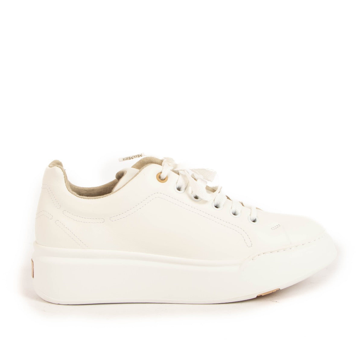 Shop safe online at Labellov in Antwerp this 100% authentic second hand Max Mara White Sneakers