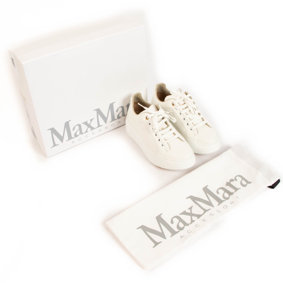 Shop safe online at Labellov in Antwerp this 100% authentic second hand Max Mara White Sneakers