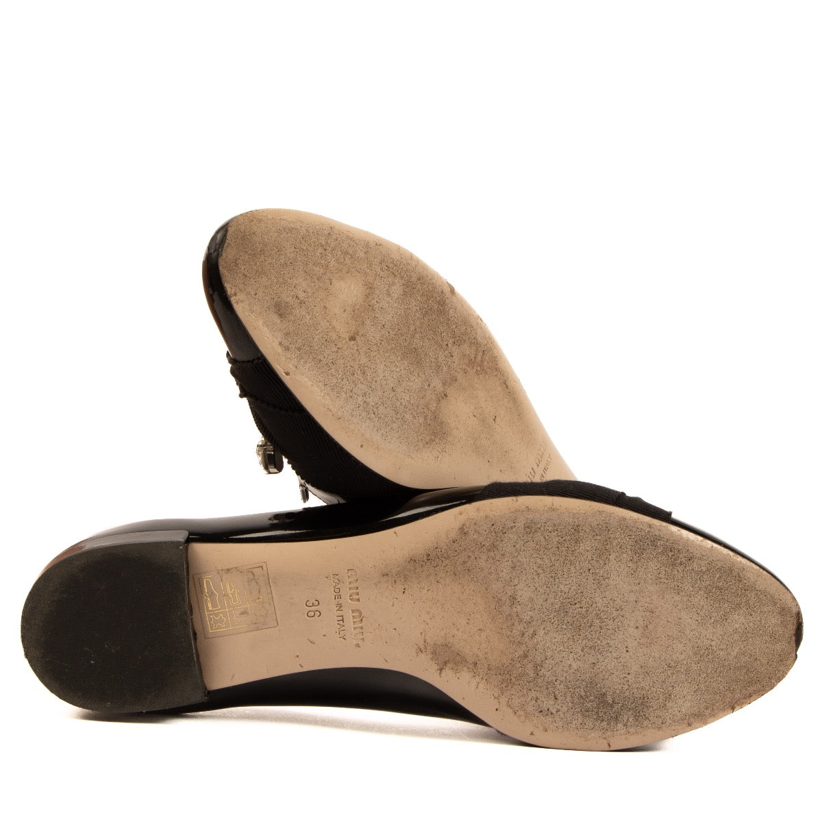 Shop safe online at Labellov these 100% authentic second hand Miu Miu Black Patent Leather Flats - size 36